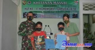 Peringatan HUT Ke-11, Korem 045/Garuda Jaya Gelar Khitanan Massal