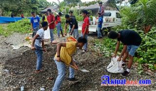 Anggota Polsek Obi Selatan, Melaksanakan Kerja Bakti Bersama Para Guru dan Siswa