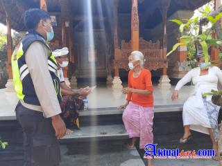 Edukasi Door To Door Terhadap Warga Lansia Desa Celuk, Untuk Mengikuti Vaksinasi Covid-19