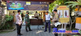 Pastikan Penerapan Prokes, Wakapolsek Tampaksiring Cek Obyek Wisata Pura Tirta Empul