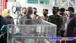 Tinjau Vaksinasi 1.300 Karyawan Tekstil, Kapolri MintaTracing dan Testing Diperkuat