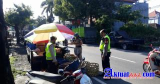 Tak Jenuh dan Tak Bosan, Sat Samapta Polres Gianyar Gencar Himbau Masyarakat Taat Prokes