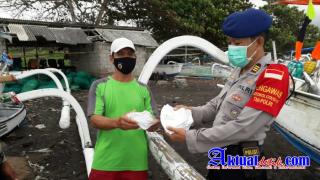 Jaga Situasi Kamtibmas, Sat Polairud Polres Karangasem Laksanakan Patroli dan Bagikan Masker