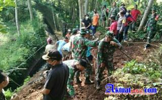 Kodim 1623/Karangasem melaksanakan giat Karya Bakti TNI Satkowil Semsester I TA. 2021