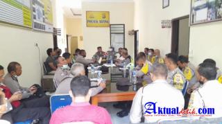 Sampaikan Arahan Kepada Personil, Kapolsek Abang Pimpin Giat Anev