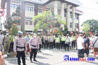 Polres Gianyar Melaksanakan Giat Pengamanan Aksi Solidaritas Masyarakat Desa Bedulu