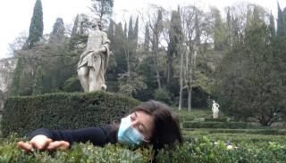 Warga Italia Atasi Stress Isolasi Corona Dengan Tarian