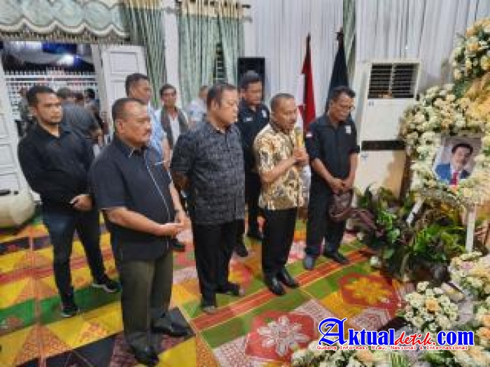 Anggota DPR RI Dr Maruli Siahaan Kunjungan Sosial (Melayat) Ke Rumah Duka Ir Hasudungan Butar- Butar