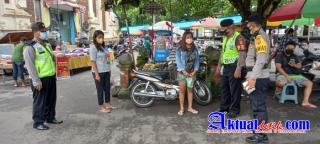 Beri Rasa Aman dan Nyaman, Polsek Ubud Gelar KRYD di Pasar Desa Adat Sayan