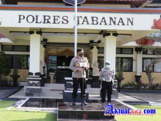 Kapolres Tabanan Berikan Reward Anggota Resnarkoba Polres Tabanan