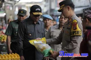 Sidak di Pasar Anyar, Terucap Kata-Kata dari Pedagang "Harga Beras Naik Pak"