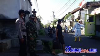 Polres Gianyar Kawal Pergeseran Warga Terkonfirmasi Covid-19 Untuk Laksanakan Isoter