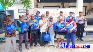 Dukung Geber Resta Polsek Kuta Kunjungi warga Kurang Mampu Berikan Paket Sembako