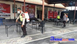 Hindari Klaster Dilingkungan Kerja, Wakapolres Gianyar Pantau Giat Penyemprotan Disinfektan