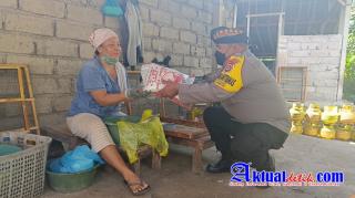 Polsek Blahbatuh Salurkan Bantuan Sembako, Sasar Pekerja UMKM di Desa Keramas