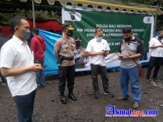 Kabag Ops Polres Gianyar Pantau Pelaksanaan Vaksin di Taman Makam Pahlawan