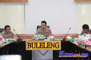 Kapolres Buleleng Pimpin Anev Bulanan di Ruang Command Center