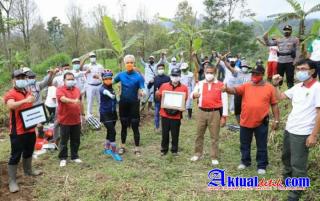Ganjar PranowoTanam 17 ribu Bibit Pohon di Hulu Sungai Parat DAS Rawapening