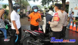 Pos Sekat Dalam Kota Singaraja Dilaksanakan Pada 4 Titik, Kapolres Langsung Terjun