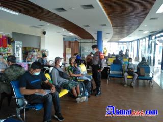 Polsek Mengwi Laksanakan Pemantauan PPKM Level 3 di Terminal Tipe A Mengwi 