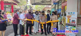 Kapolres Buleleng Potong Pita Untuk Simulasi Pelayanan Samsat Drive True Gelis Sambul