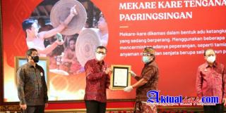 Penyerahan Sertifikat dan Surat Pencatatan Kekayaan lntelektual Provinsi Bali