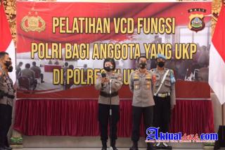 Kapolres Klungkung Berikan Motivasi "Frugal Living" Kepada Anggota Saat Apel Jam Pimpinan