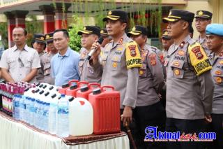 Kapolres Buleleng Pimpin Apel Pengamanan Hari Raya Nyepi Th.1946 dan Pemusnahan Minuman Beralkohol