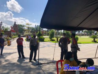 Wakapolres Gianyar Cek Langsung Pelaksanaan Vaksinasi di Alun-alun Gianyar
