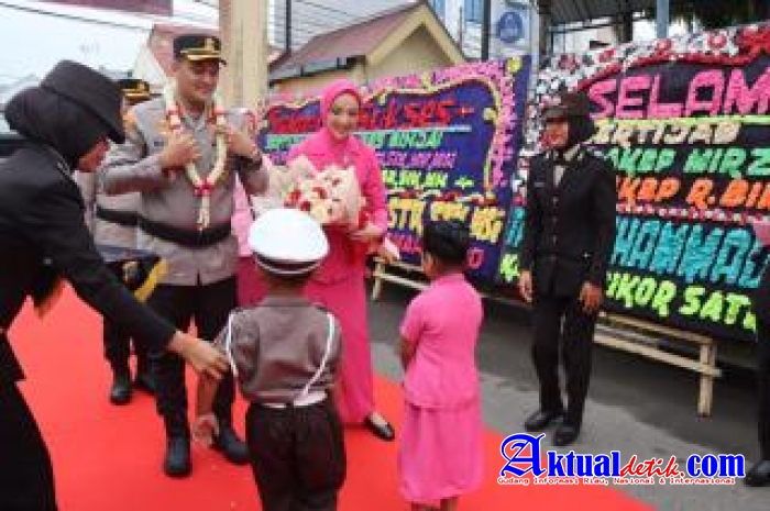 Kapolres Binjai Yang Baru, Disambut Tarian Melayu Dan Tradisi Kepolisian