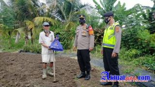 PPKM Darurat Diperpanjang, Hari Ini Polsek Ubud Kembali Bagikan Paket Sembako Dari Kapolri