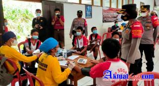 Kapolres Karangasem Pantau Kegiatan Gerai Vaksinasi Presisi di SMP Nomor 5 Amlapura