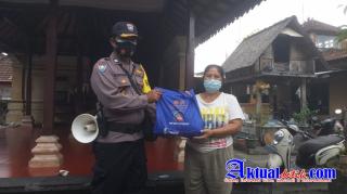 Polsek Ubud Melalui Bhabinkamtibmas Desa Mas Kembali Salurkan Bansos Kapolri Ke Masyarakat