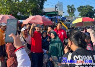 Pengunjung Kafe dan Pedagang Pasar Pagi Pangkalpinang Dikagetkan Saat Didatangi Giring Ketum PSI