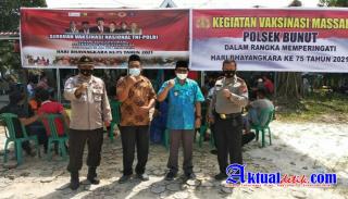 Semarak HUT Bayangkara ke-75, Polsek Bunut Gelar Vaksinasi Massal