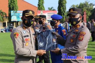Baju Kaos WBK Ingatkan Personel Polres Buleleng dalam Pelaksanaan Tugas Dengan Baik