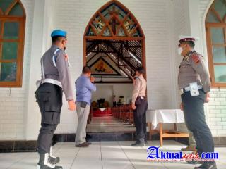 Polres Karangasem Gelar Patroli dan Pengamanan Ibadah Umat Kristiani di Beberapa Gereja