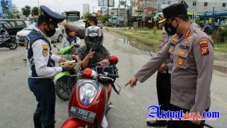 Guna Mencegah Mobilitas Masyarakat, Polresta Pekanbaru Lakukan Penyekatan di 4 Titik Ruas Jalan