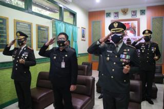 Kapolres Badung Ikuti Upacara Memperingati HUT TNI ke - 76 Tahun 2021