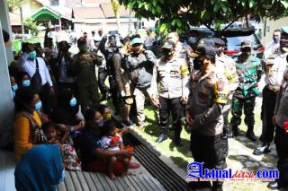 Kapolda jateng Tinjau Lokasi Pengungsian Terdampak Erupsi Gunung Merapi
