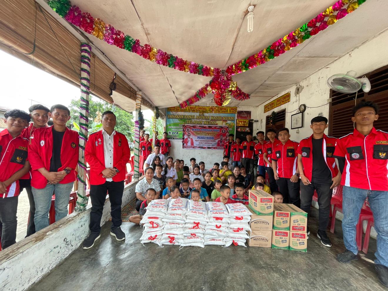 DPP Sapma Pejuang Batak Bersatu Santuni Anak Yatim Panti Asuhan Kasih Murni Jalan Saudara