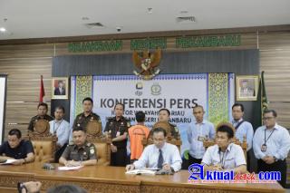 DJP Riau Serahkan Pelaku Kejahatan Perpajakan Kepada Kejari Pekanbaru