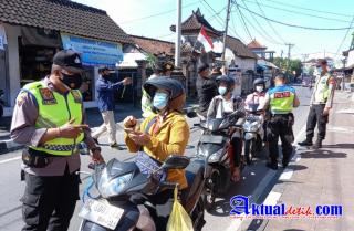 Perpanjangan PPKM Personil Ops Aman Nusa Laksanakan Penyekatan