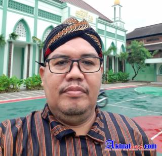 Berbagi Zakat Fitrah Jelang Lebaran 