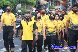 Jumat Sehat, Polres Klungkung Gelar Olah Raga Jalan Santai