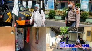 Polsek Limapuluh Lakukan Penyemprotan Disinfektan Disekitar Rumah Duka yang Terpapar Covid-19