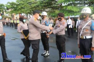 AKBP Julianto P.Sirait Pimpin Upacara Pemberhentian Personil