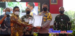 Kapolda Riau Terima Penghargaan Dari Menteri LHK RI