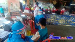 Polres Gianyar Bersama Polda Bali Gelar Respon Vaksinasi Covid-19 di Wantilan Pura Dalem Medahan