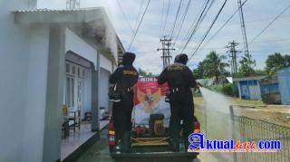 Turunkan Mobil Penyemprot Desinfektan, Tim KBR Ilato Brimob Gorontalo Basmi Virus Covid19